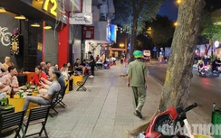 Vỉa hè trước nhà, người khác đến thuê tính sao?