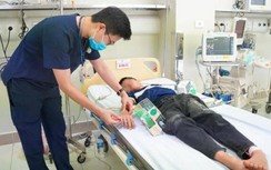 Bị rắn độc cắn, nhiều trẻ nguy kịch vì đắp thuốc thày lang