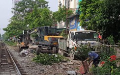 Hà Nội: Tháo sạch mái che, mái vẩy, giải toả hành lang an toàn đường sắt