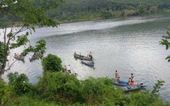 Chìm ghe trên hồ thủy điện, một cháu bé tử vong, một người mất tích