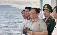 Thủ tướng thị sát tình hình sạt lở nghiêm trọng tại đồng bằng sông Cửu Long