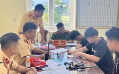 14 thanh niên đầu trần đánh võng, nẹt pô gây náo loạn đường phố ở Yên Bái