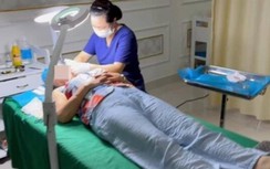 Nữ lao công căng da mặt cho khách ở Đà Nẵng: Chuyên gia thẩm mỹ nói gì?