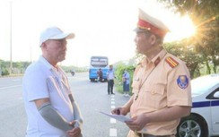 Hải Dương phát hiện tài xế không bằng lái, xe chở quá 16 khách