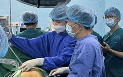 Thợ sửa ô tô vỡ đại tràng do bị bạn bơm hơi vào hậu môn