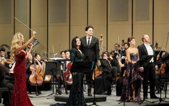 Khán giả thăng hoa cùng nghệ sĩ trong đêm hòa nhạc giao hưởng Tháng Tám