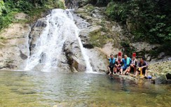 Quảng Ninh: Điểm du lịch đẹp như mơ, đường vào gập ghềnh xuống cấp