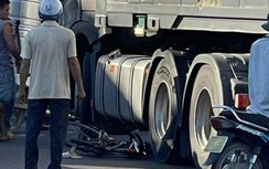 Va chạm với xe container, người đàn ông đi xe đạp nguy kịch