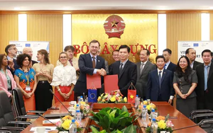 Bộ Xây dựng và AFD ký kết hợp tác, thúc đẩy giao thông bền vững tại Việt Nam