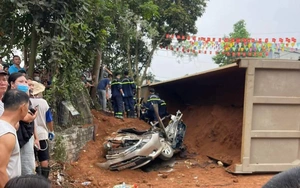 Ô tô tải đè xe con ở Phú Thọ, hai người tử vong