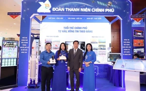 Thứ trưởng Nguyễn Tường Văn đánh giá cao mô hình FPV của Đoàn Thanh niên Bộ Xây dựng