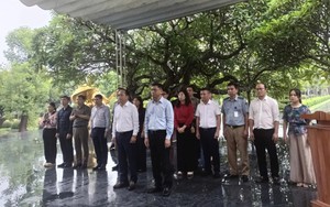 Đoàn công tác Bộ Xây dựng tri ân, tưởng niệm các anh hùng liệt sĩ Điện Biên