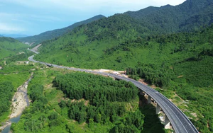 Cao tốc La Sơn - Hòa Liên thông tuyến 4 làn xe, tốc độ tối đa 60km/h