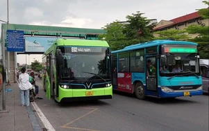 Toàn cảnh giao thông 7/6: Buýt điện Hà Nội - Bước tiến của đô thị văn minh