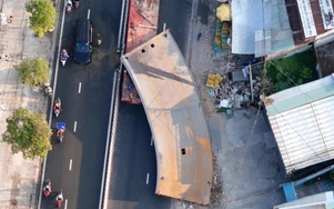 Bản tin TNGT 27/3: Tấm thép 10 tấn đè nát cabin xe tải ở TP.HCM, tài xế tử vong