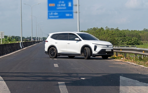 Tài xế liều lĩnh quay đầu ô tô trên cao tốc