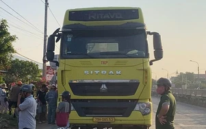 Bản tin TNGT 7/4: Người phụ nữ tử vong sau va chạm với xe đầu kéo tại Khánh Hòa