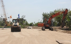Hối hả trên công trường cao tốc Mỹ An - Cao Lãnh ngày Quốc tế Lao động 1/5