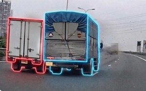 Hai xe tải lạng lách, “đấu võ” trên cao tốc Pháp Vân - Cầu Giẽ
