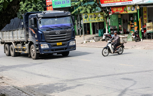Cùng phóng tốc độ cao qua ngã tư, xe máy tông ngang xe tải ở Thanh Hóa