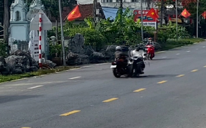 Người phụ nữ đi xe máy gây tai nạn khi cắt ngang đường lớn