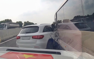 Mercedes cố vượt khe hẹp giữa 2 xe khác, gây tai nạn liên hoàn trên cao tốc