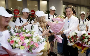 Nữ du khách Tây Ban Nha trở thành vị khách quốc tế thứ 5 triệu đến Hà Nội