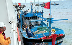 Hơn 230 tin báo nạn trên biển, gần 1.000 người được cứu và hỗ trợ