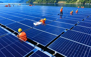 Cận cảnh đại công trường điện mặt trời nổi 550MW trên lòng hồ Bản Chát