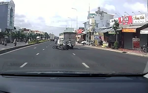 Xe tải chuyển làn ẩu, hất ngã hai người đi xe máy