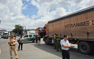Tai nạn giao thông 8/9: Xe tải va chạm xe máy, 4 người thương vong