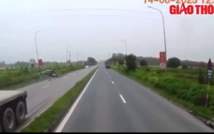 Video: Xe con bị đâm vỡ đuôi trên đường 494 khiến một CSGT tử vong