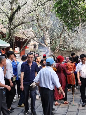 Tạm dừng hoạt động vui chơi, giải trí hội Đền Hùng trong 2 ngày Quốc tang