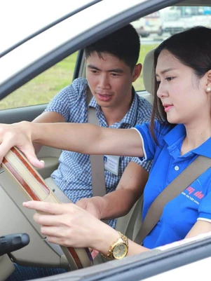 Giáo viên dạy lái xe phải có văn bằng, chứng chỉ nghiệp vụ sư phạm