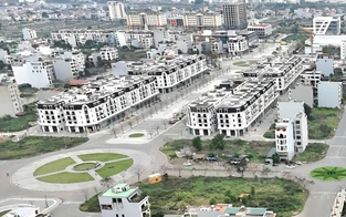 Phố đi bộ Bắc Giang đìu hiu: Nhà tiền tỷ xây xong vẫn vắng bóng người