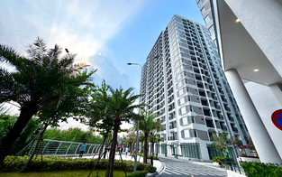 Thị trường căn hộ Hà Nội hấp thu chậm; chủ đầu tư ở TP.HCM thận trọng ra hàng