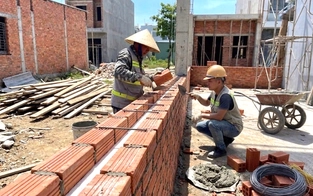 Hạ nhiệt ngôi nhà bằng tường gạch hai lớp