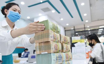Áp lực lãi suất cao đè nặng lên người mua nhà