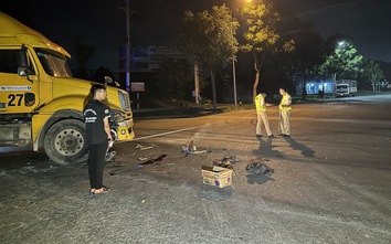 Xe máy dính chặt đầu xe container sau va chạm, nam thanh niên tử vong