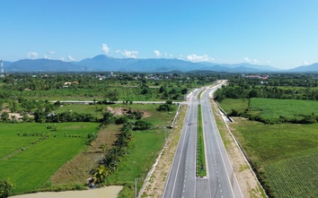 Xử lý nghiêm chiếm lòng đường phơi nông sản sau phản ánh của Báo Giao thông