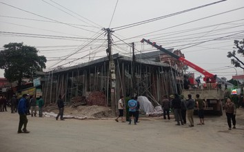 Sập giàn giáo, nam thợ hàn bị bê tông vùi lấp