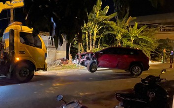Thông chốt nồng độ cồn, ô tô đâm gãy chân tay người đi đường rồi bỏ chạy