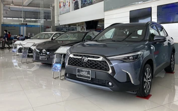 Tuần cuối giảm phí trước bạ ô tô: Khách hàng dốc hầu bao