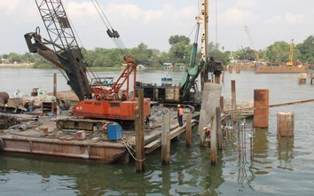 Cảnh làm trụ cầu Bạch Đằng 2 nối Đồng Nai - Bình Dương