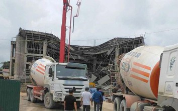 Công trình 50 tỉ ở Quảng Bình bị sập giàn giáo, một người bị thương