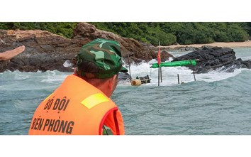 Đắm tàu ở biển Cô Tô, ba ngư dân được bộ đội biên phòng cứu sống