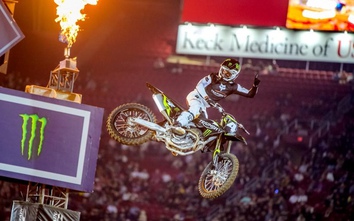 Triumph TF250X "bay nhảy" tại giải vô địch thế giới