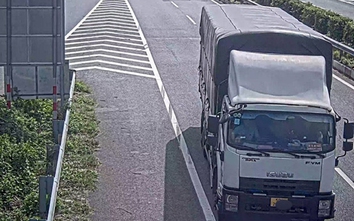 Lùi xe trên cao tốc khác gì tự sát!