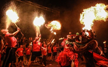Hàng trăm ngọn đuốc thắp sáng Trung thu Hát Môn