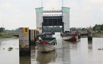 Chuyện chưa kể làm âu tàu khơi luồng đường thủy huyết mạch miền Tây